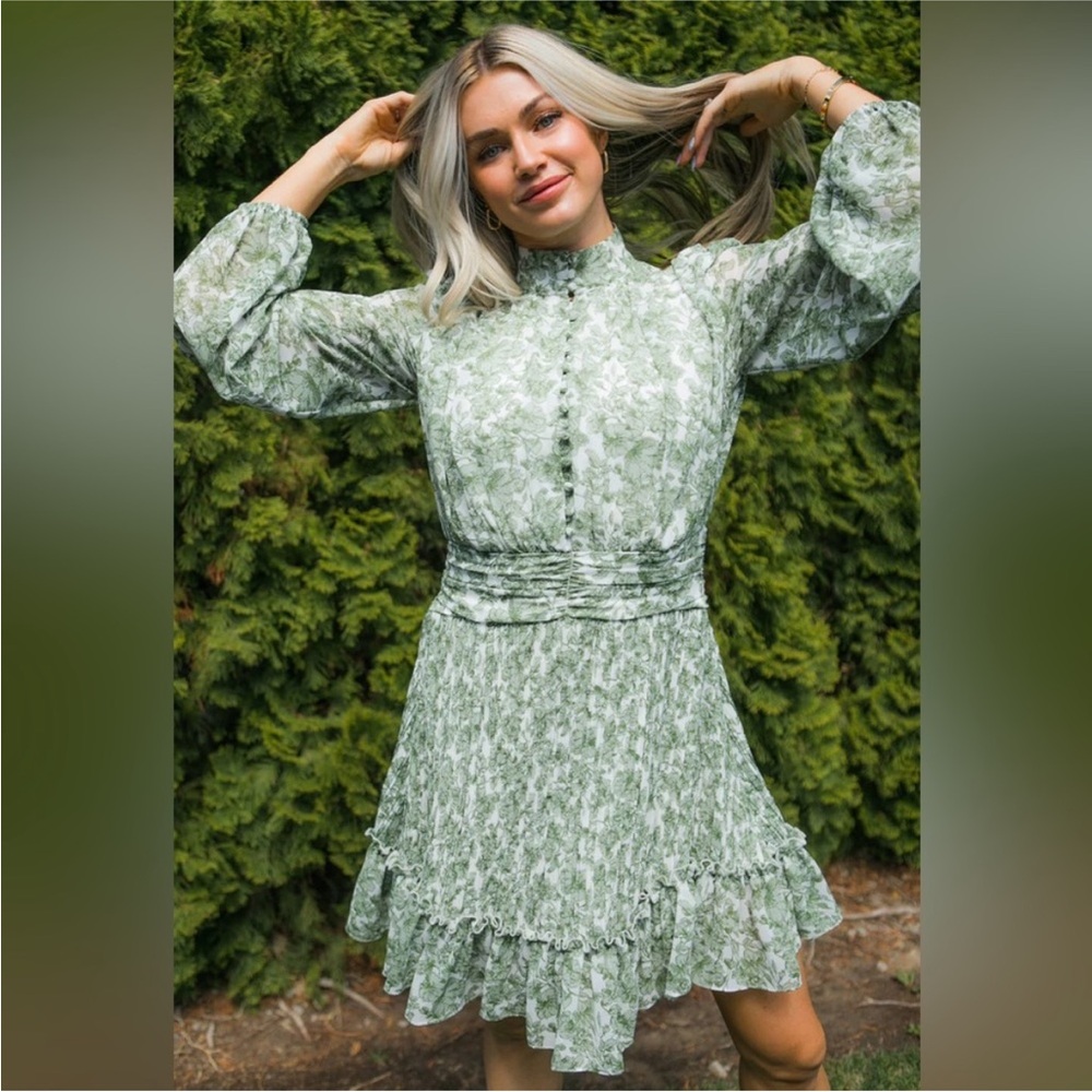 IVY CITY CO  BRYNLEY DRESS GREEN XS.